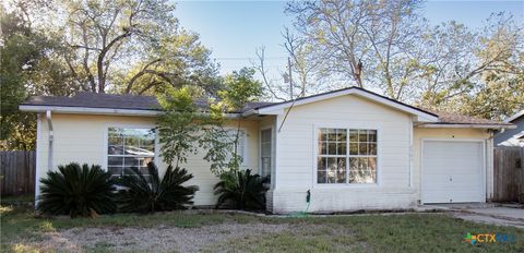 Photo of 2503 E Mistletoe Avenue, Victoria, TX 77901 (MLS # 596727)