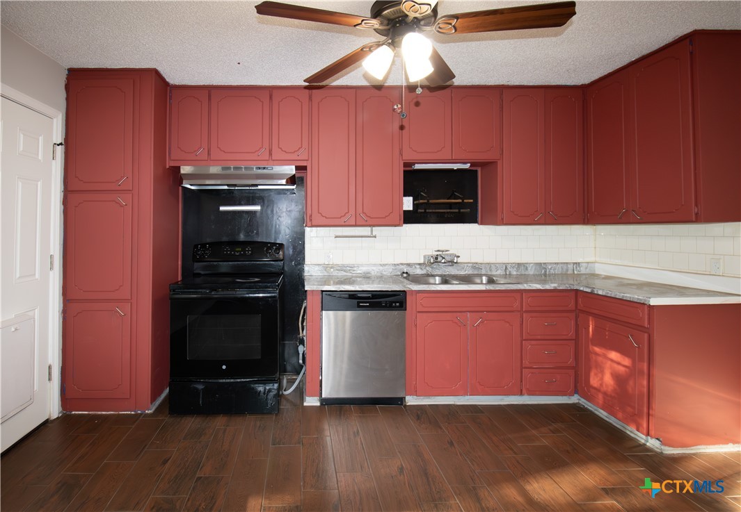 2503 E Mistletoe Avenue