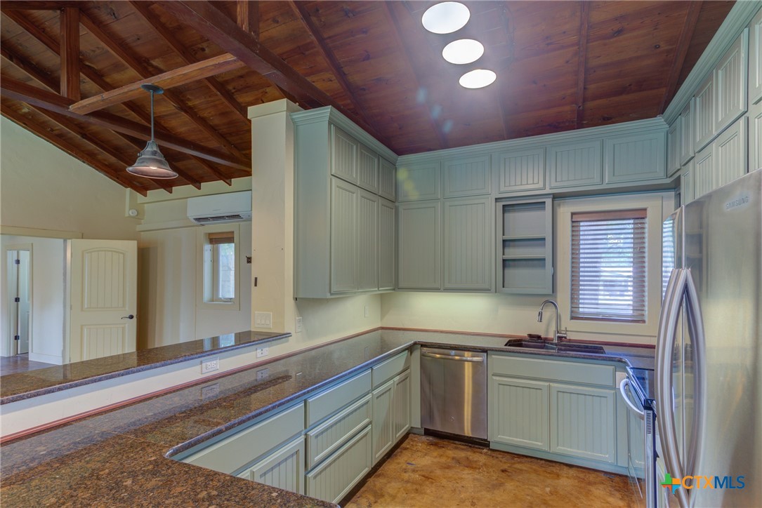 New Braunfels, Texas 78130, United States, 1 Bedroom Bedrooms, ,1 BathroomBathrooms,Residential,Pending,52050