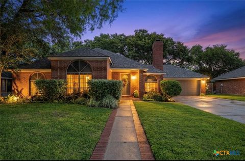 110 Champions Row Victoria TX 77904