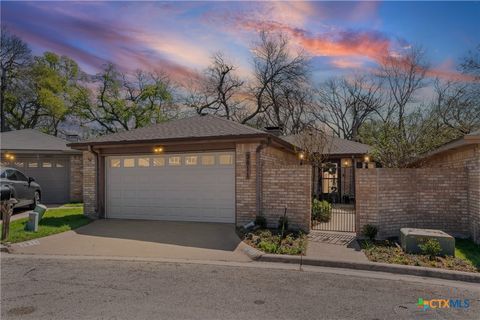 Photo of 3811 River Oaks Circle, Temple, TX 76504 (MLS # 607315)