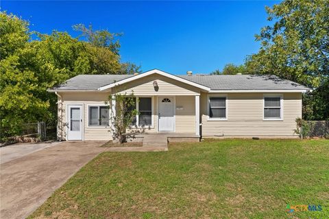 Photo of 2709 Hillside Drive, Killeen, TX 76543 (MLS # 613036)