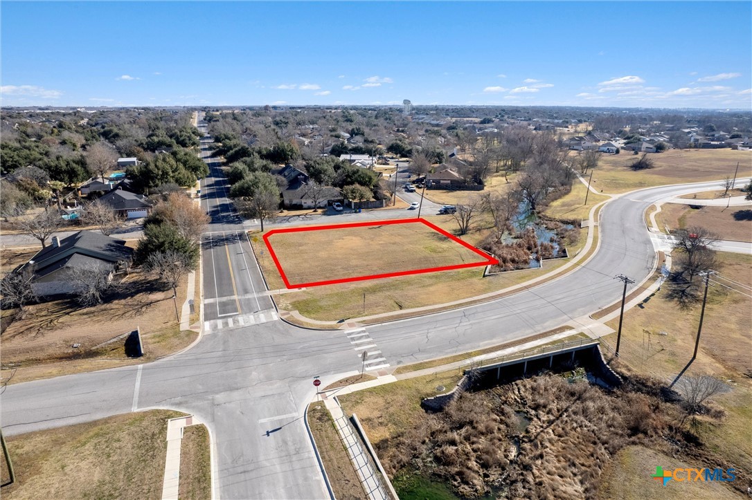 Photo 1 of 21 — 3949 Pinehurst Drive, Taylor, TX 76574