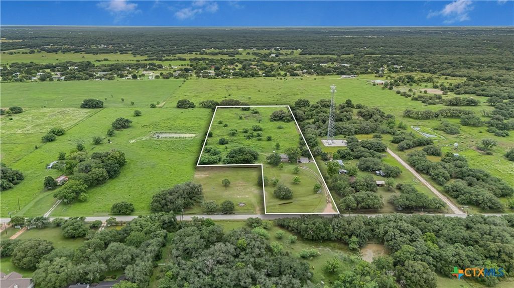 Photo of 2631 Benbow Road, Inez, TX 77968 (MLS # 614602)