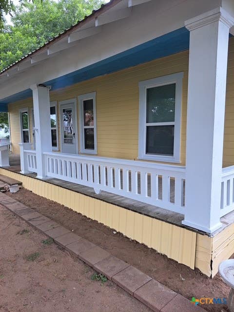 Photo of 403 S Nolan AVE, Cameron, TX 76520 (MLS # 621988)
