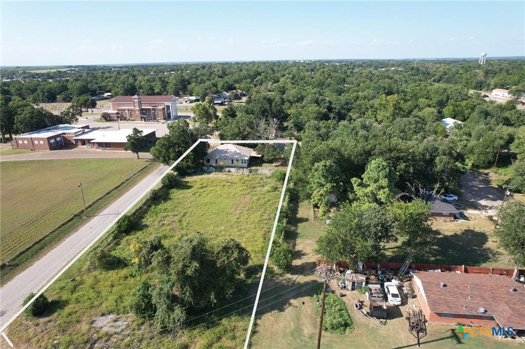 Photo of 403 S Nolan AVE, Cameron, TX 76520 (MLS # 621988)