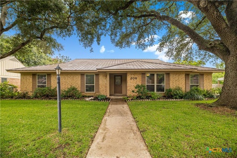 Photo of 208 Berkshire Lane, Victoria, TX 77904 (MLS # 616069)