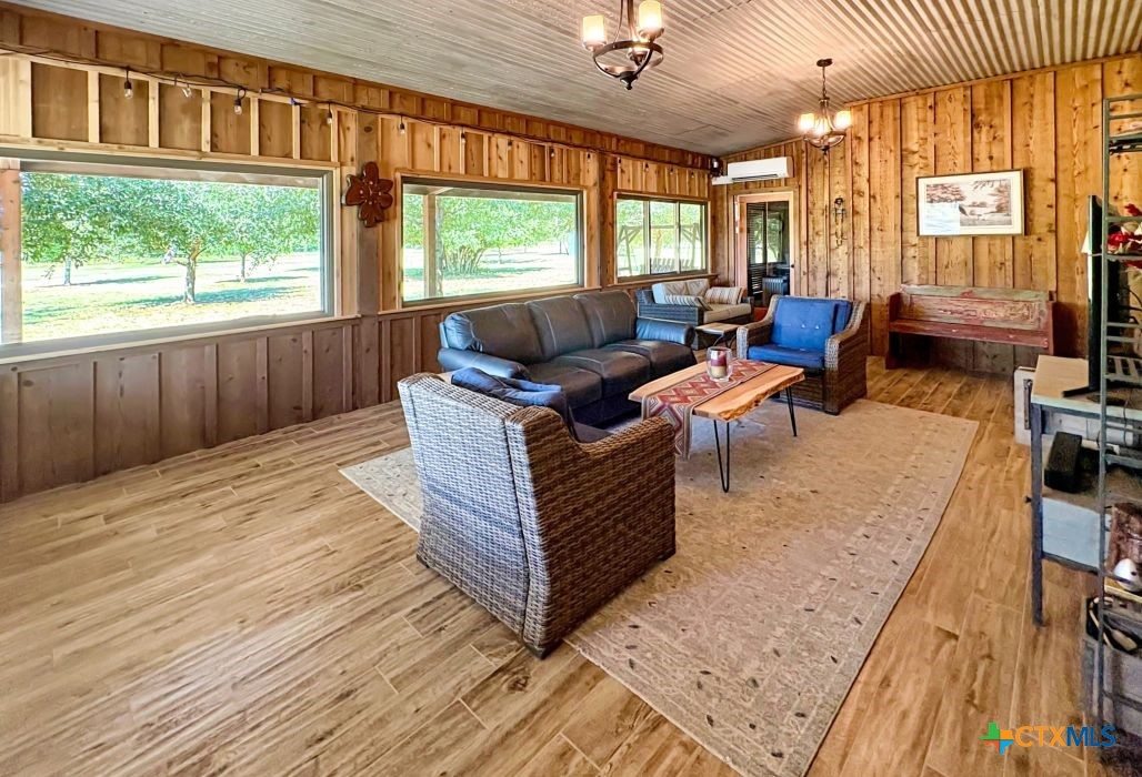 1786 County Road 348 Loop