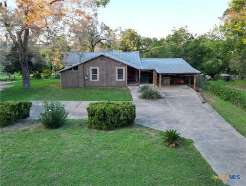Photo of 1695 Kuehler Avenue, New Braunfels, TX 78130 (MLS # 620767)