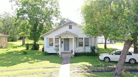 Photo of 1704 N Goldman Street, Victoria, TX 77901 (MLS # 614707)