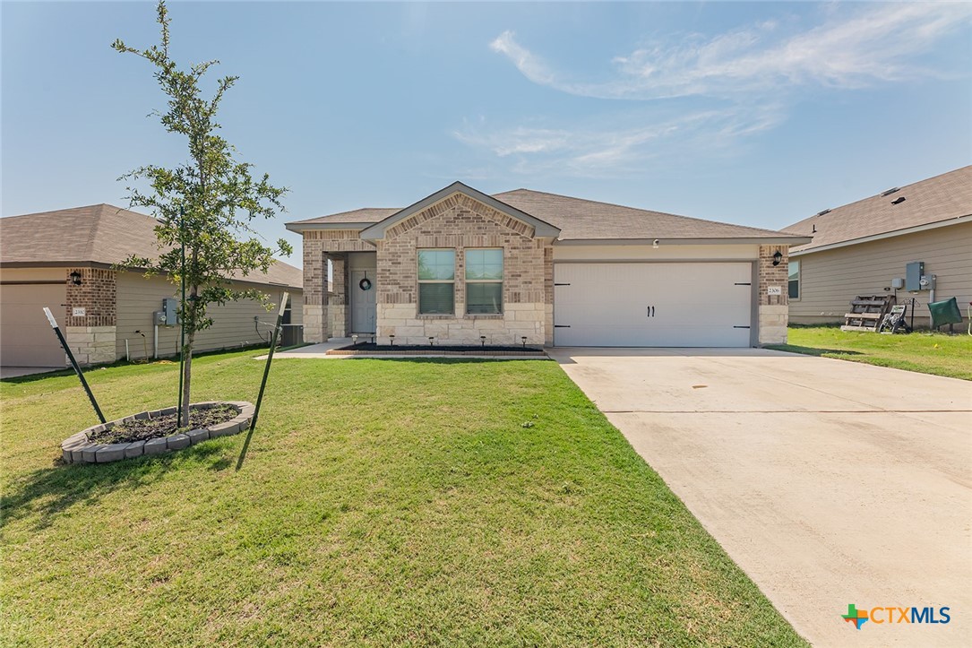 Photo 1 of 27 — 2306 Aylesbury Drive, Copperas Cove, TX 76522