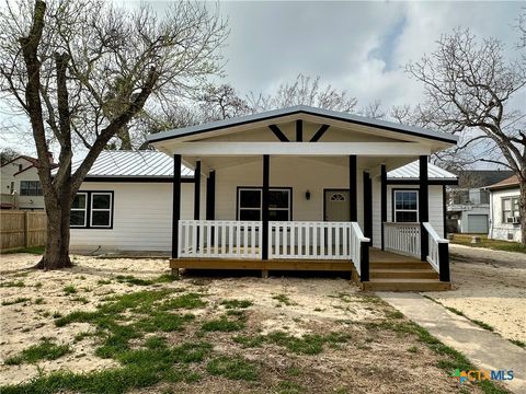 1008 Gonzales St. Cuero TX 77954