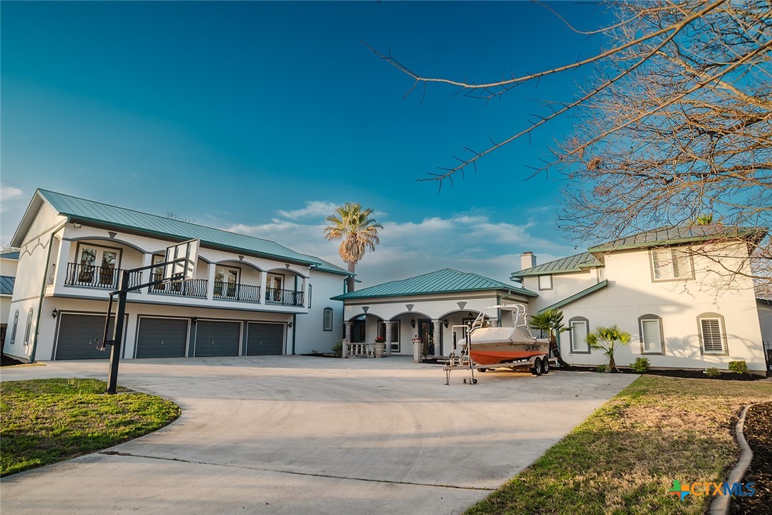 850 Lakeview Trail
