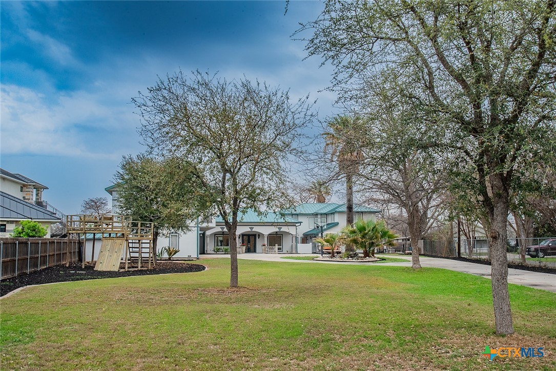 850 Lakeview Trail