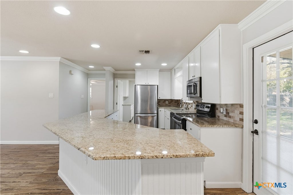 Photo of 163 Lakeside Drive, Seguin, TX 78155 (MLS # 599035)