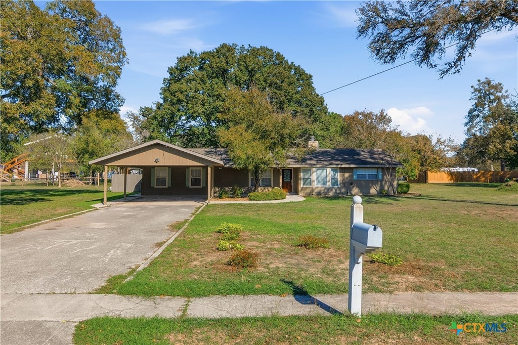 Photo of 163 Lakeside Drive, Seguin, TX 78155 (MLS # 599035)