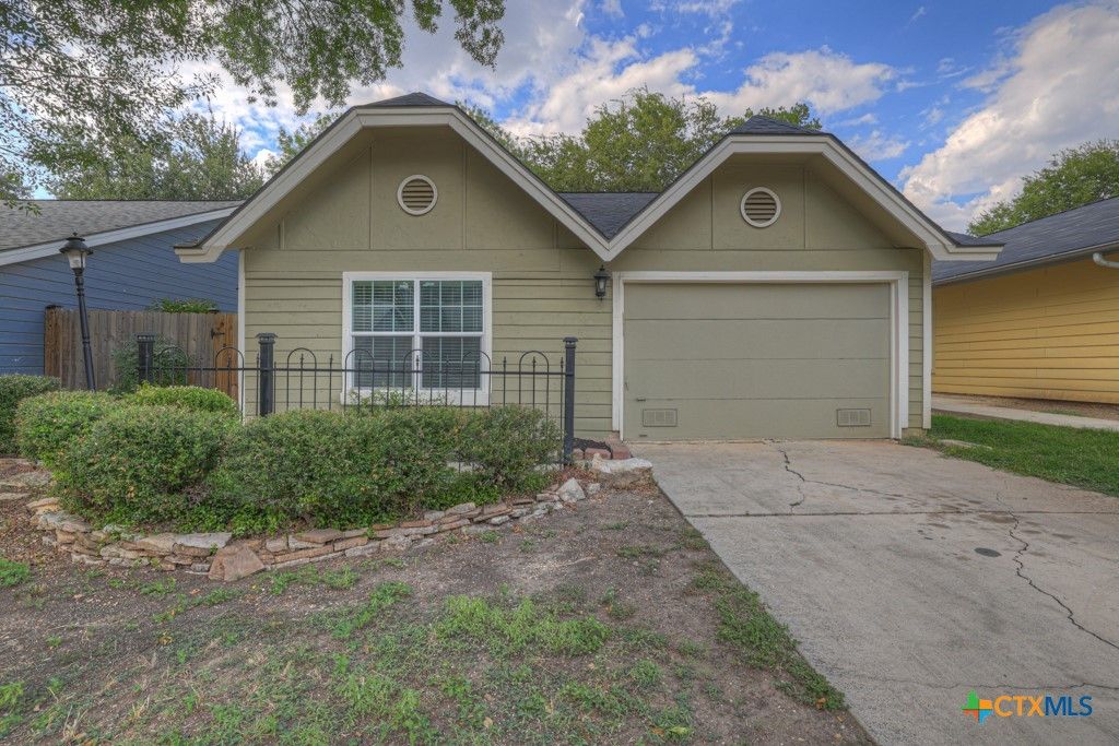 Photo of 3915 Chimney Springs Drive, San Antonio, TX 78247 (MLS # 596863)