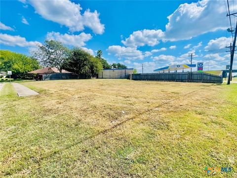 7002 Nursery Drive Victoria TX 77904