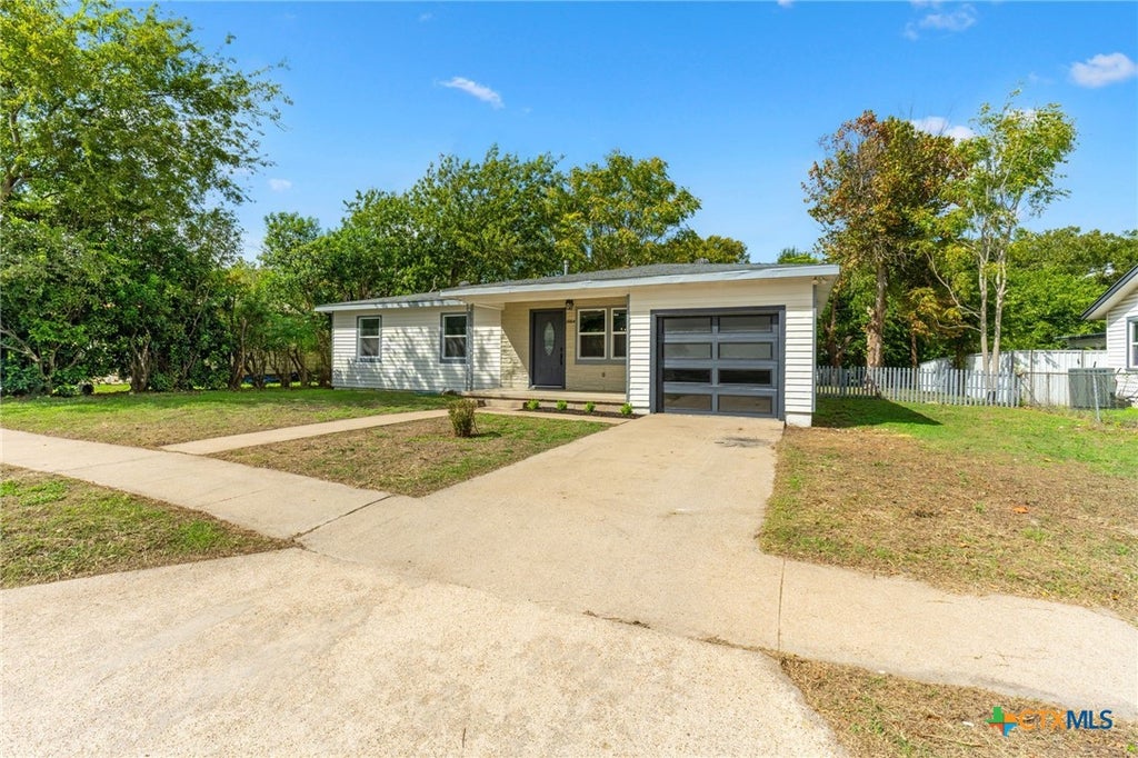 Photo of 1004 S 15th Street, Copperas Cove, TX 76522 (MLS # 627628)