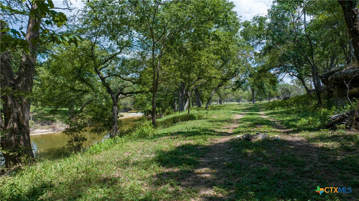 46 Ranch Road 1621