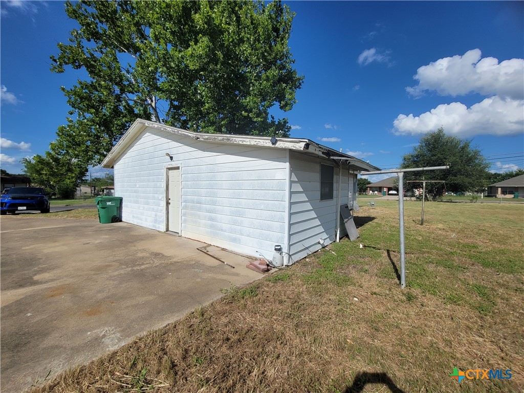 202 W Bobwhite Lane