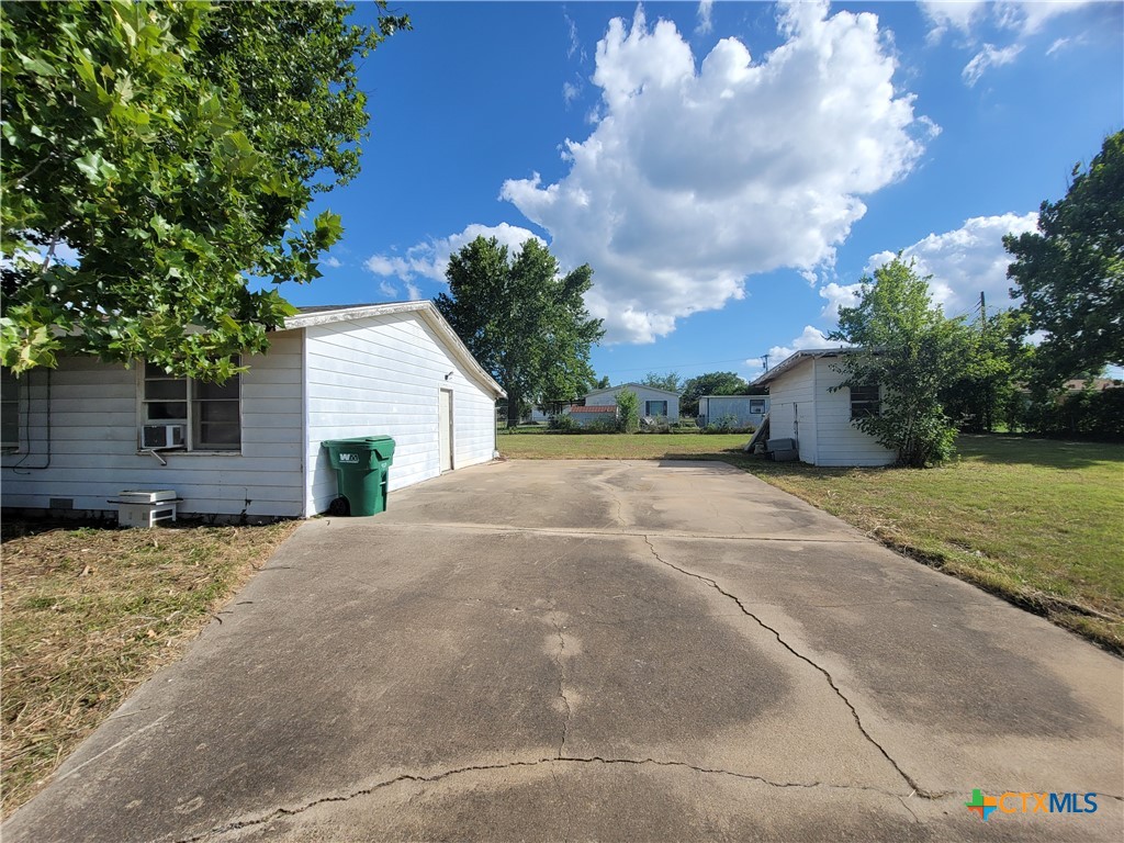 202 W Bobwhite Lane