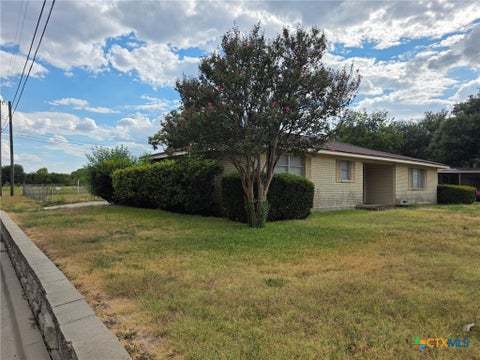 Photo of 140 Darden Drive, Waco, TX 76706 (MLS # 625181)