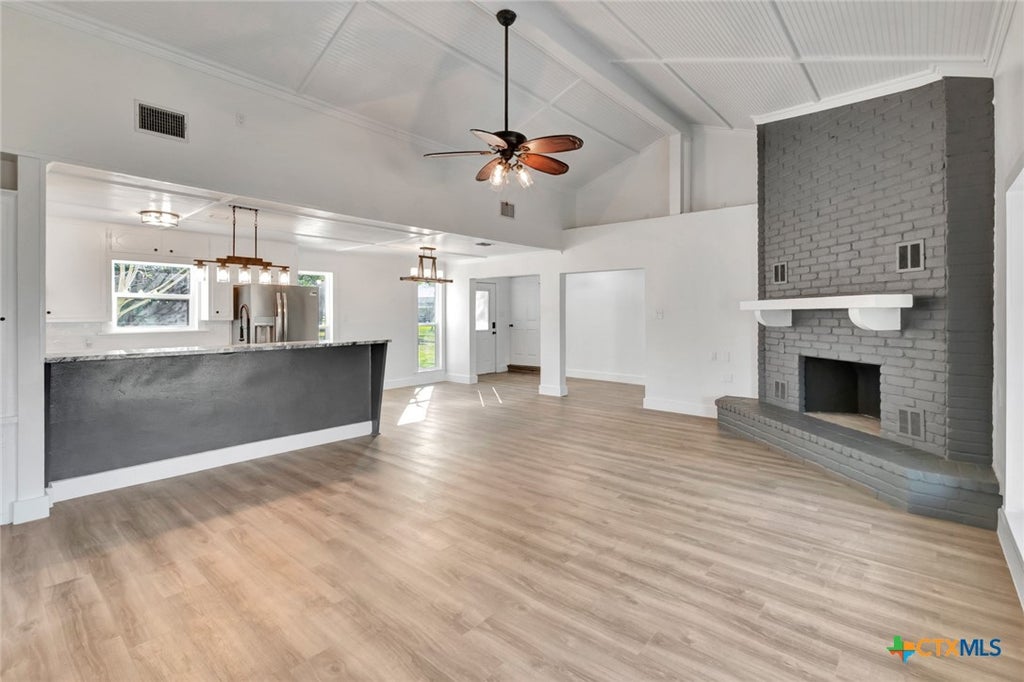 Photo of 445 Lakeshore Drive, Victoria, TX 77905 (MLS # 617407)