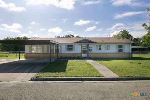 Photo of 603 S Terry Street, Cuero, TX 77954 (MLS # 613684)