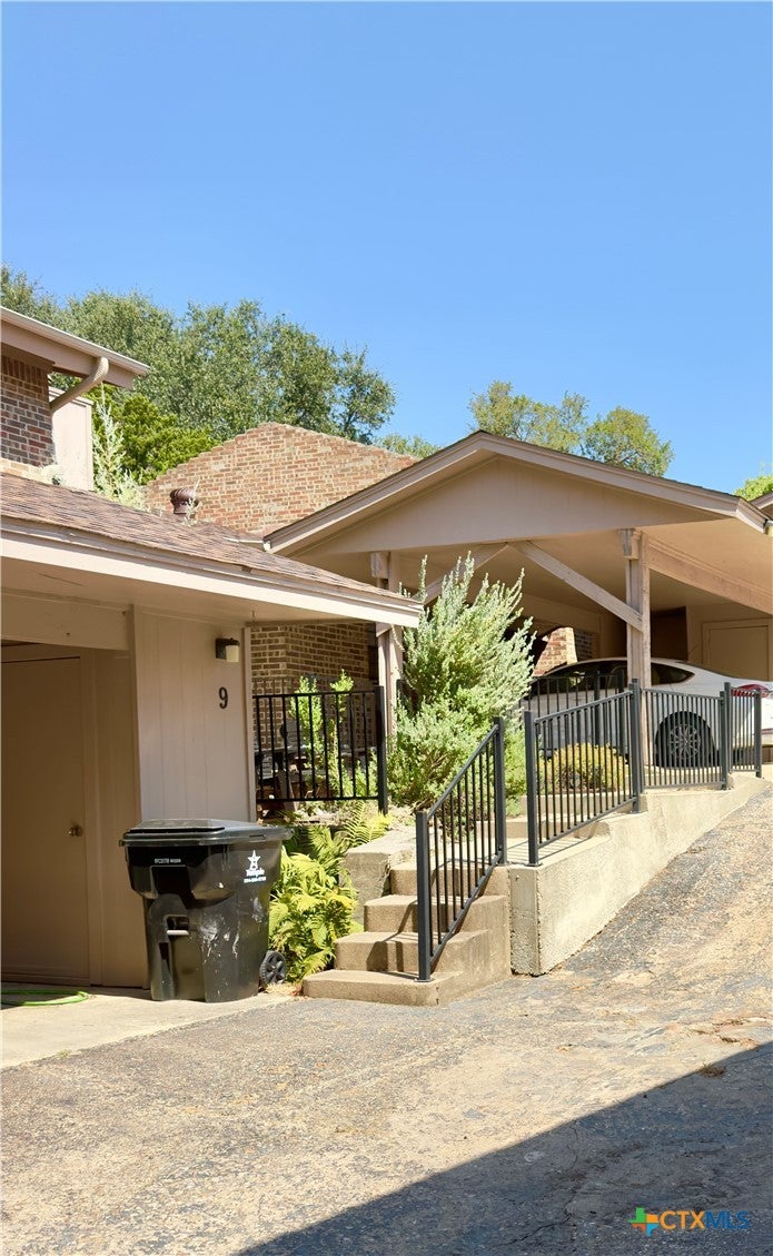 4000 Hickory Road 10