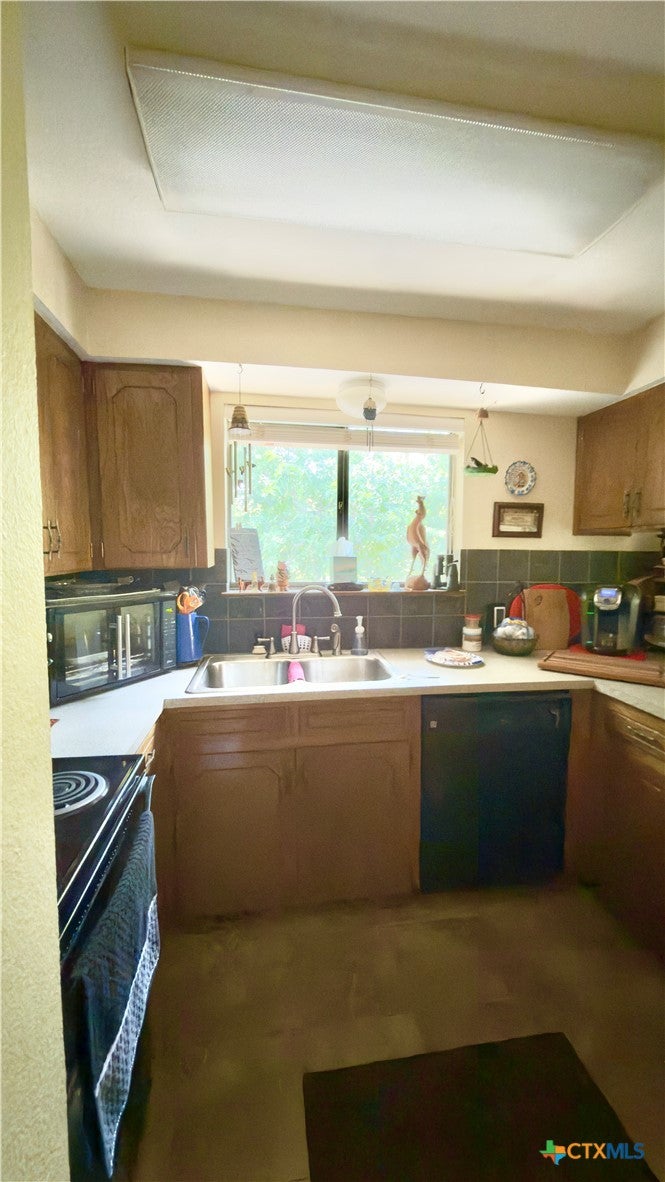 4000 Hickory Road 10