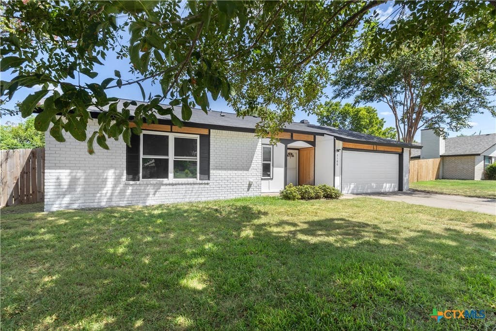 Photo of 2100 Eisenhower Drive, Killeen, TX 76543 (MLS # 622308)