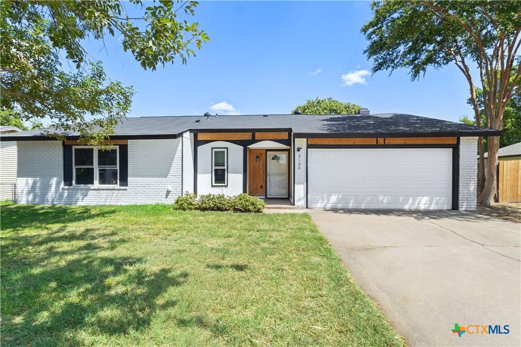 Photo of 2100 Eisenhower Drive, Killeen, TX 76543 (MLS # 622308)