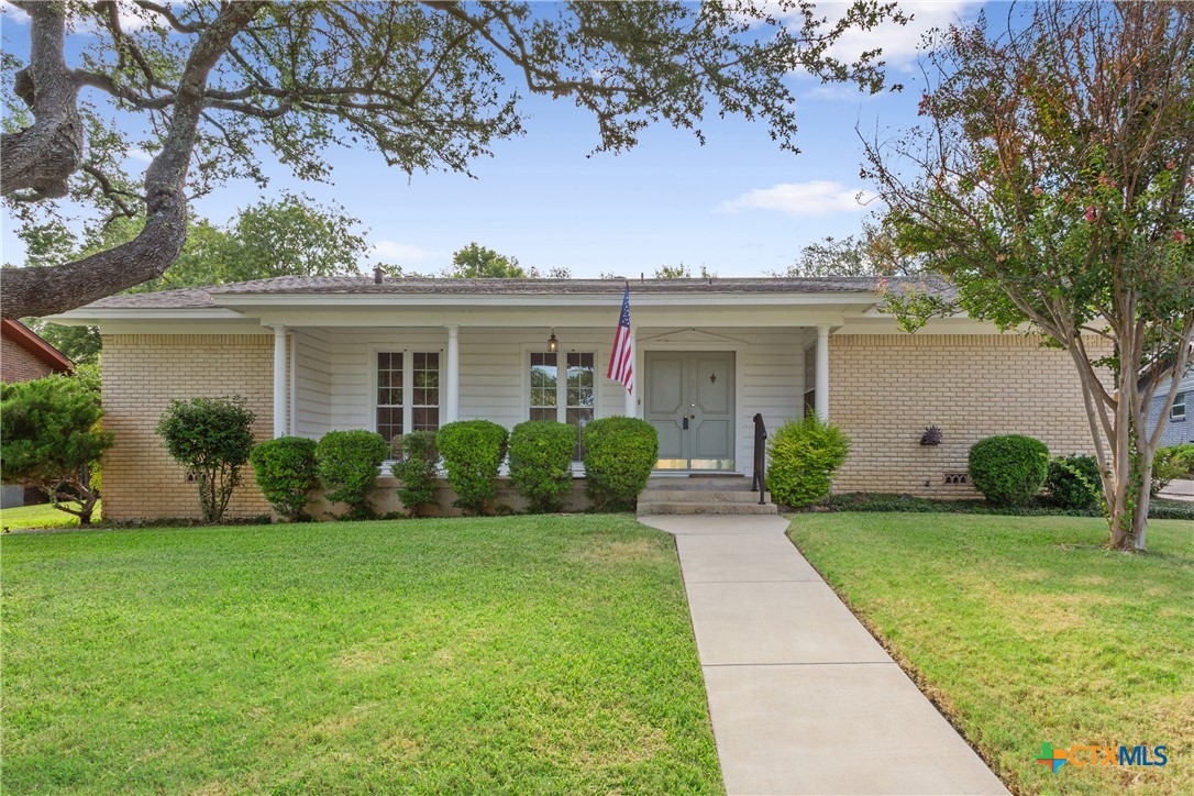 Photo 1 of 31 — 207 Live Oak Drive, Harker Heights, TX 76548