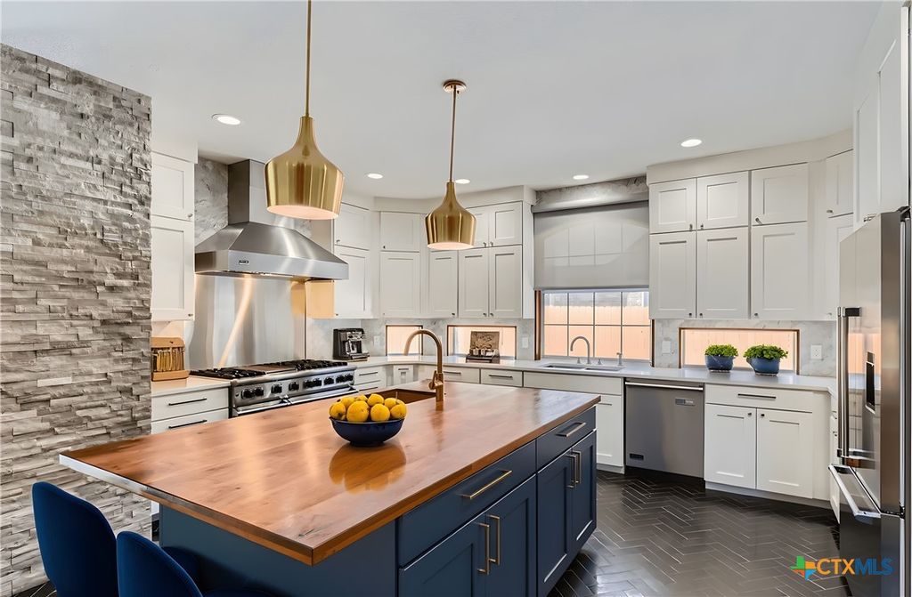 Photo of 6110 Blanco River Pass, Austin, TX 78749 (MLS # 610426)