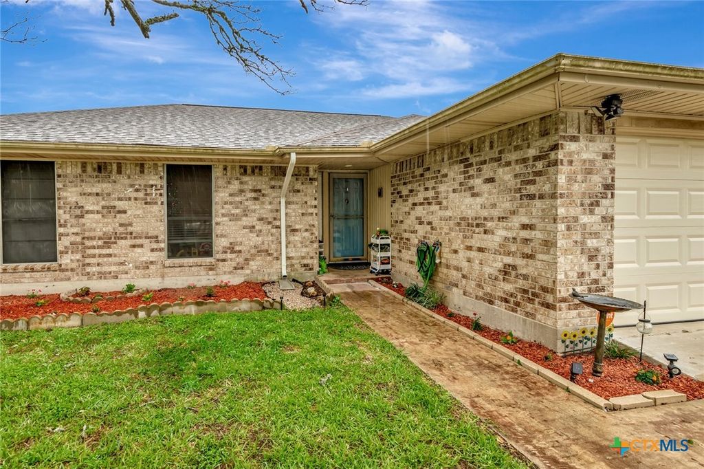 Photo of 401 Viking Street, Victoria, TX 77905 (MLS # 611379)