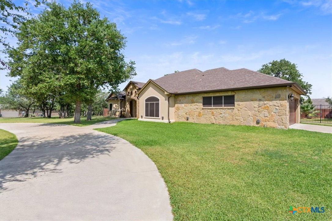 4720 Lago Vista Drive