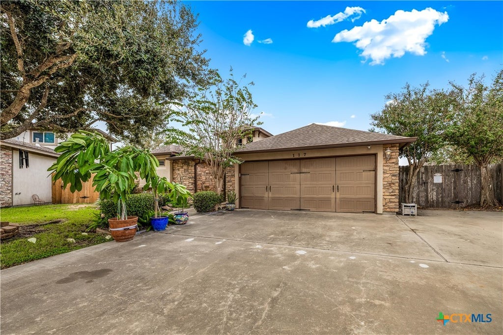 Photo of 117 San Polo Court, Victoria, TX 77904 (MLS # 625480)