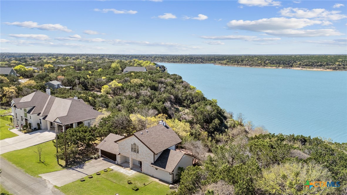 Areal vie2of
Aerial view of property
property