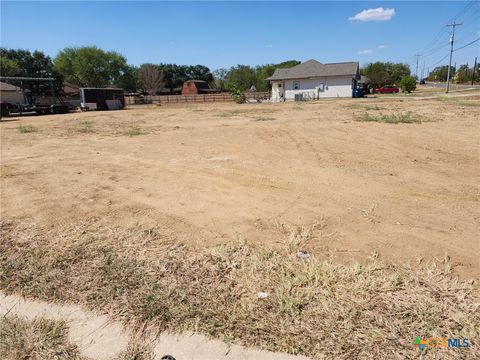 451 4th Street Floresville TX 78114