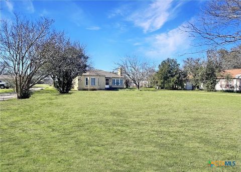 Photo of 1915 S Wall Street, Belton, TX 76513 (MLS # 606914)