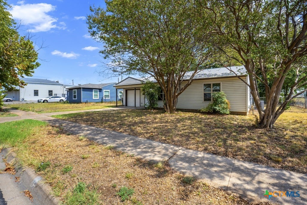 808 Crockett Drive