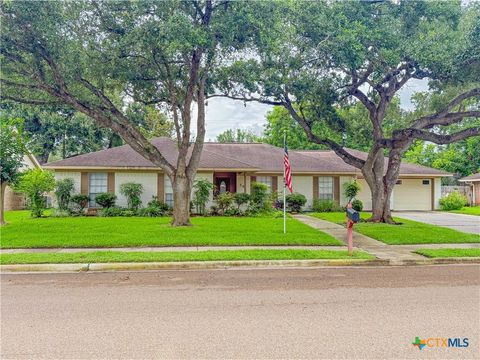 Photo of 301 Berkshire Lane, Victoria, TX 77904 (MLS # 616343)