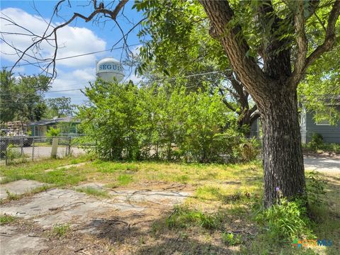 Photo of 729 Schuessler Street, Seguin, TX 78155 (MLS # 583319)