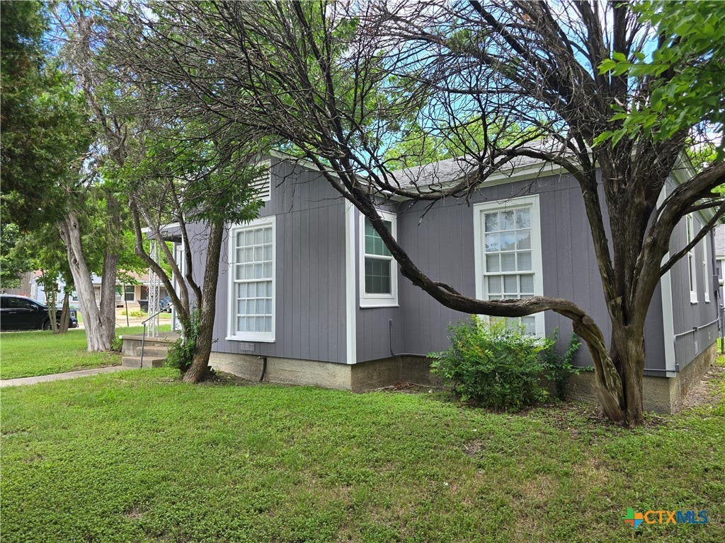 Photo of 1416 E Avenue C, Temple, TX 76501 (MLS # 616567)