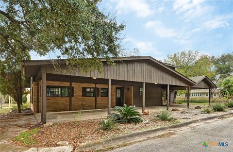 Photo of 102 Rivercrest Street, Luling, TX 78648 (MLS # 604746)