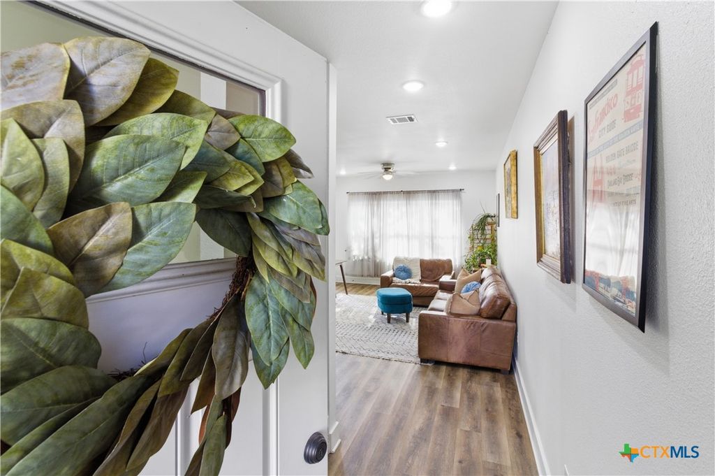 Photo of 1960 Royal Loop, Belton, TX 76513 (MLS # 616132)
