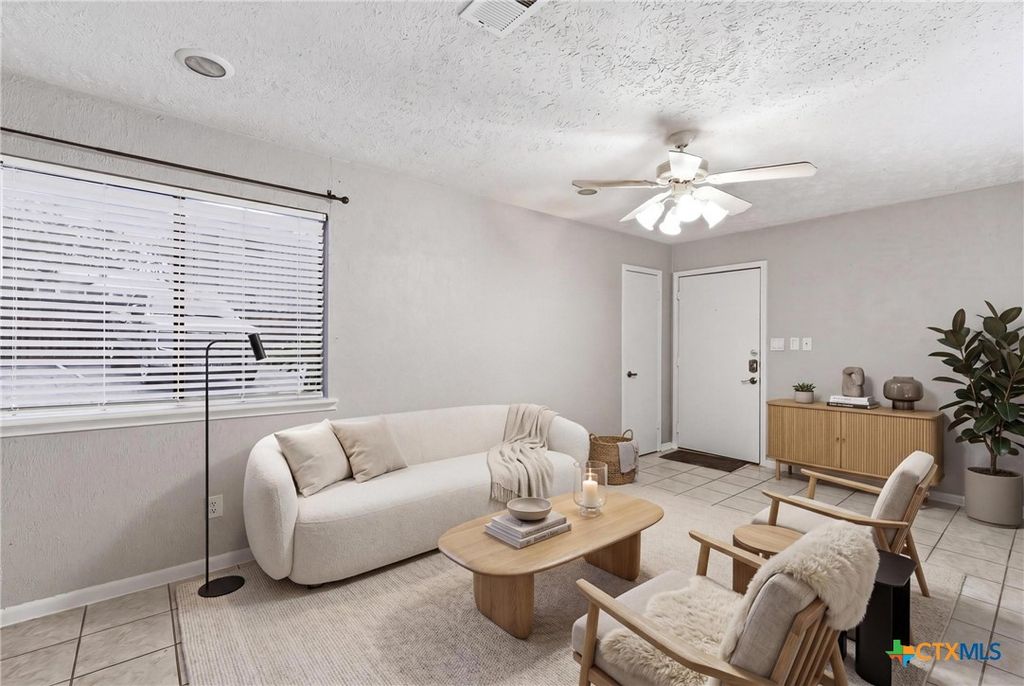 Photo of 421 W San Antonio Street #A2, San Marcos, TX 78666 (MLS # 611605)
