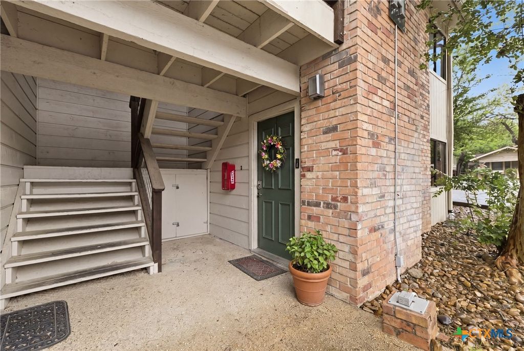 Photo of 421 W San Antonio Street #A2, San Marcos, TX 78666 (MLS # 611605)