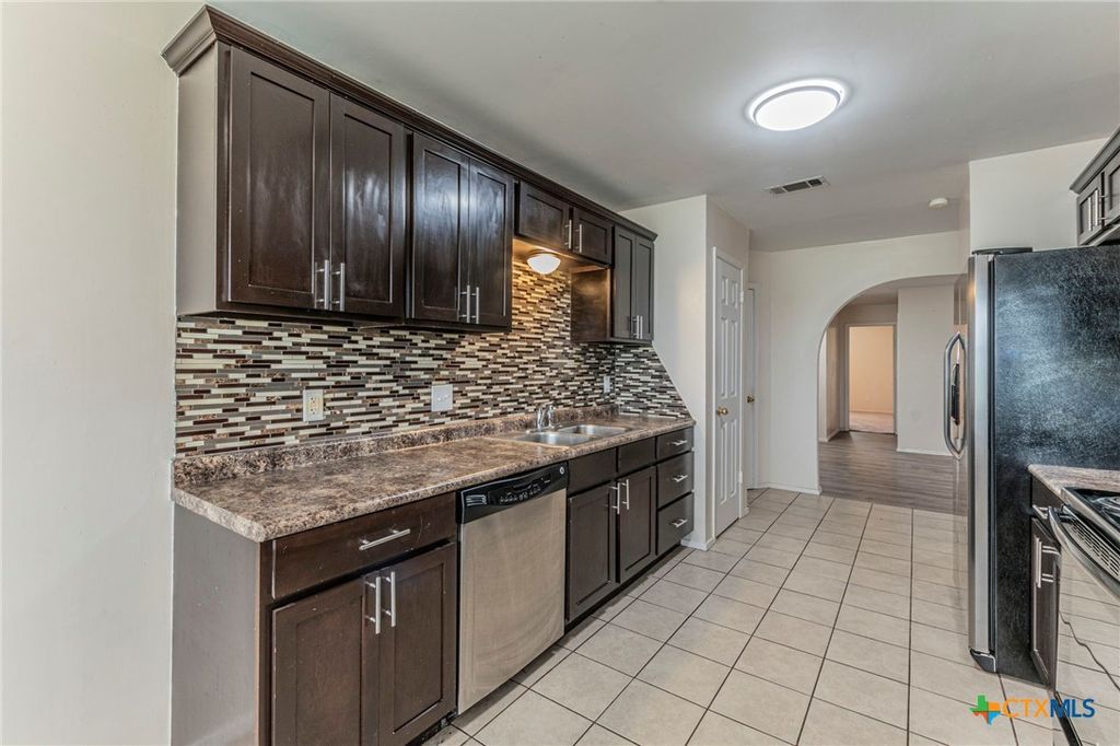 Photo of 4301 River Oaks Drive, Killeen, TX 76543 (MLS # 610662)